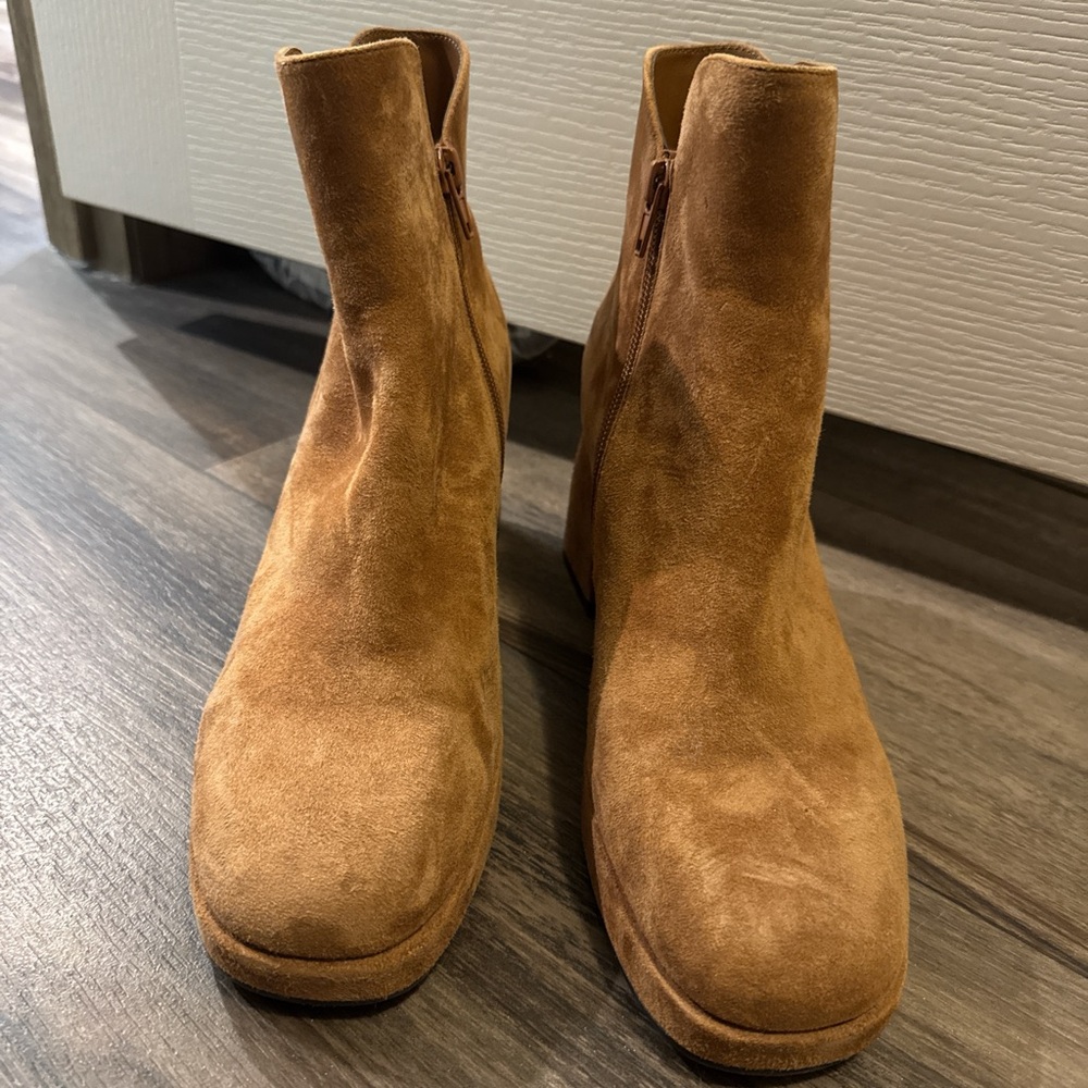 Vaneli Tan Ankle Boots Suede Chelsea Design